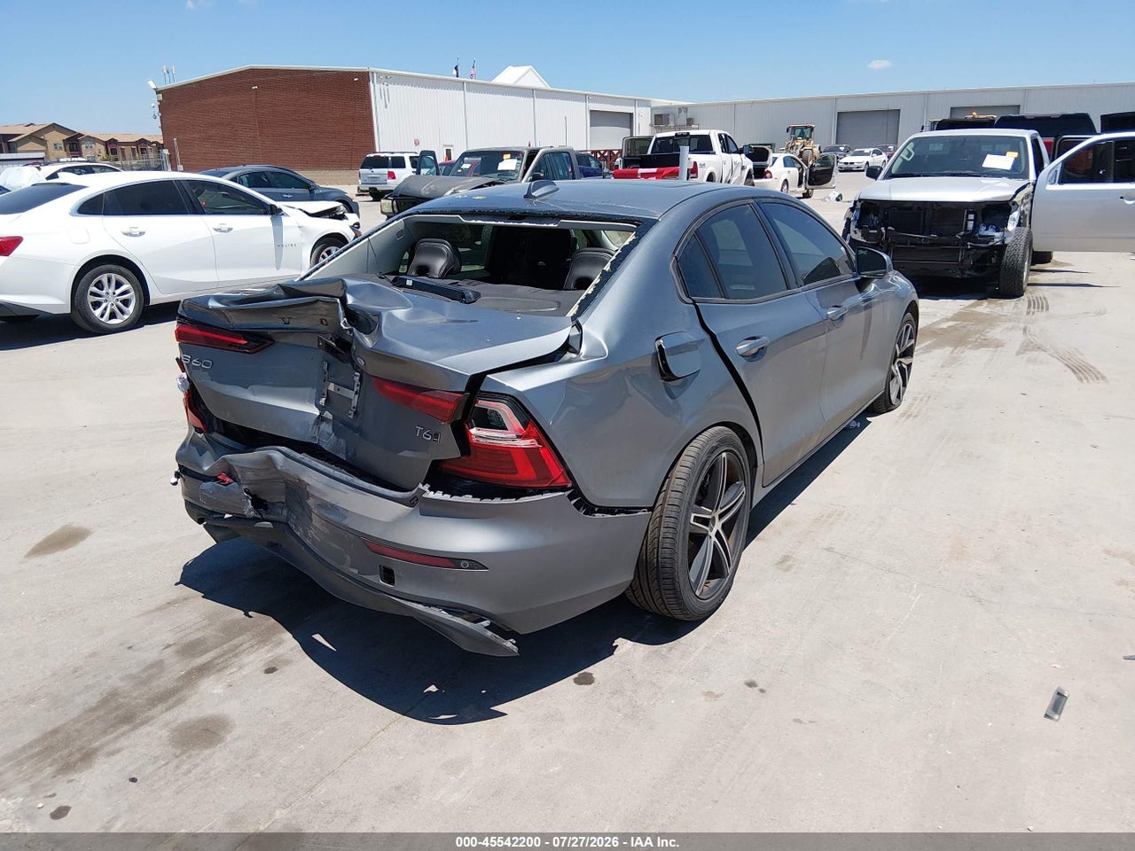 2020 VOLVO S60 T6 MOMENTUM · 4/11