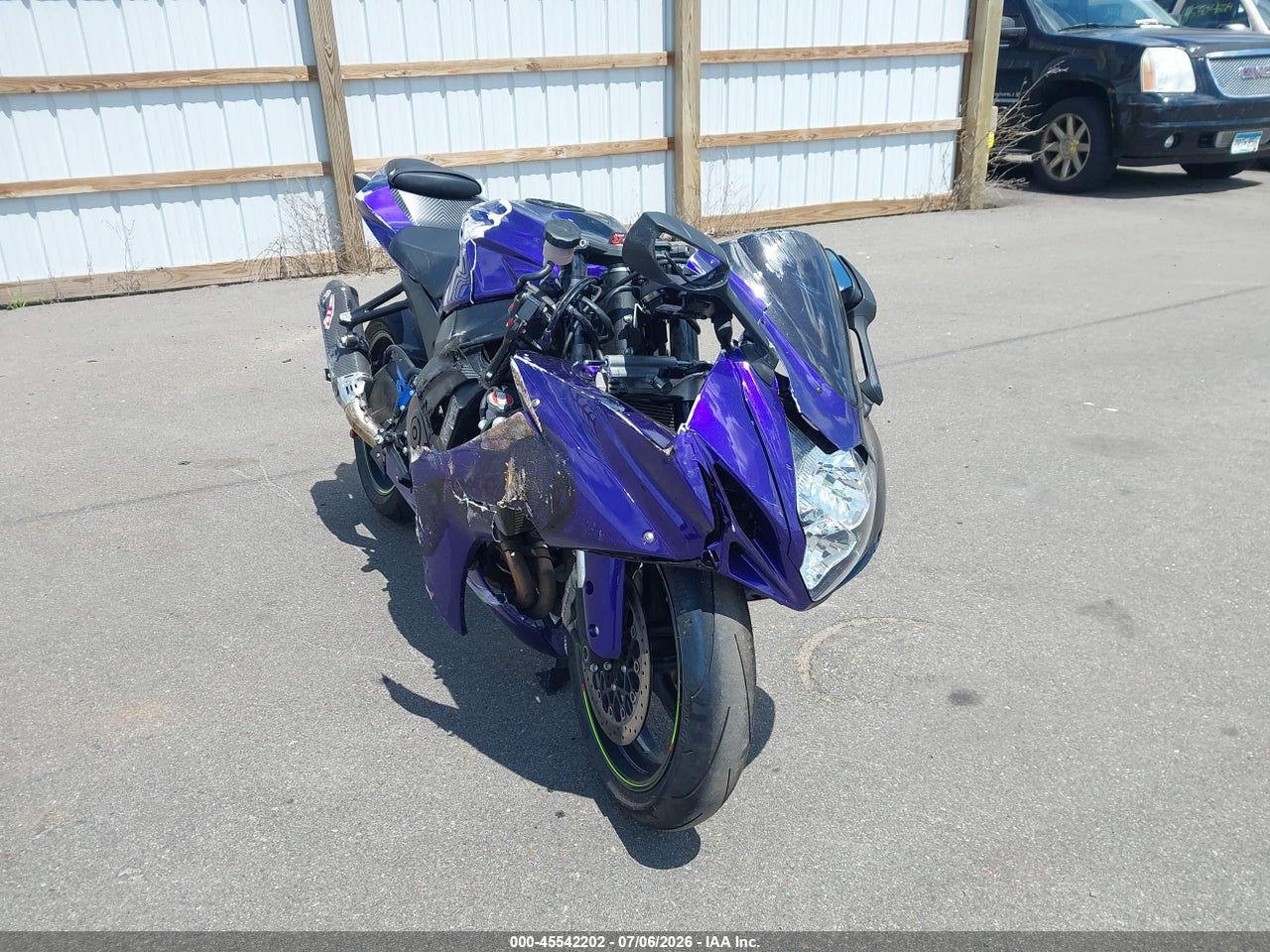 JS1GN7FA3F2****** · 2015 SUZUKI GSX-R600