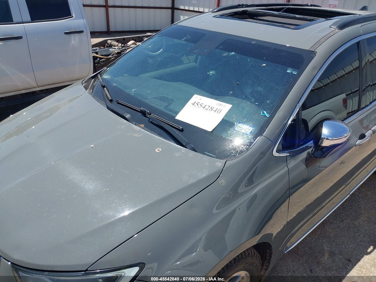 2023 CHRYSLER PACIFICA LIMITED · 6/11