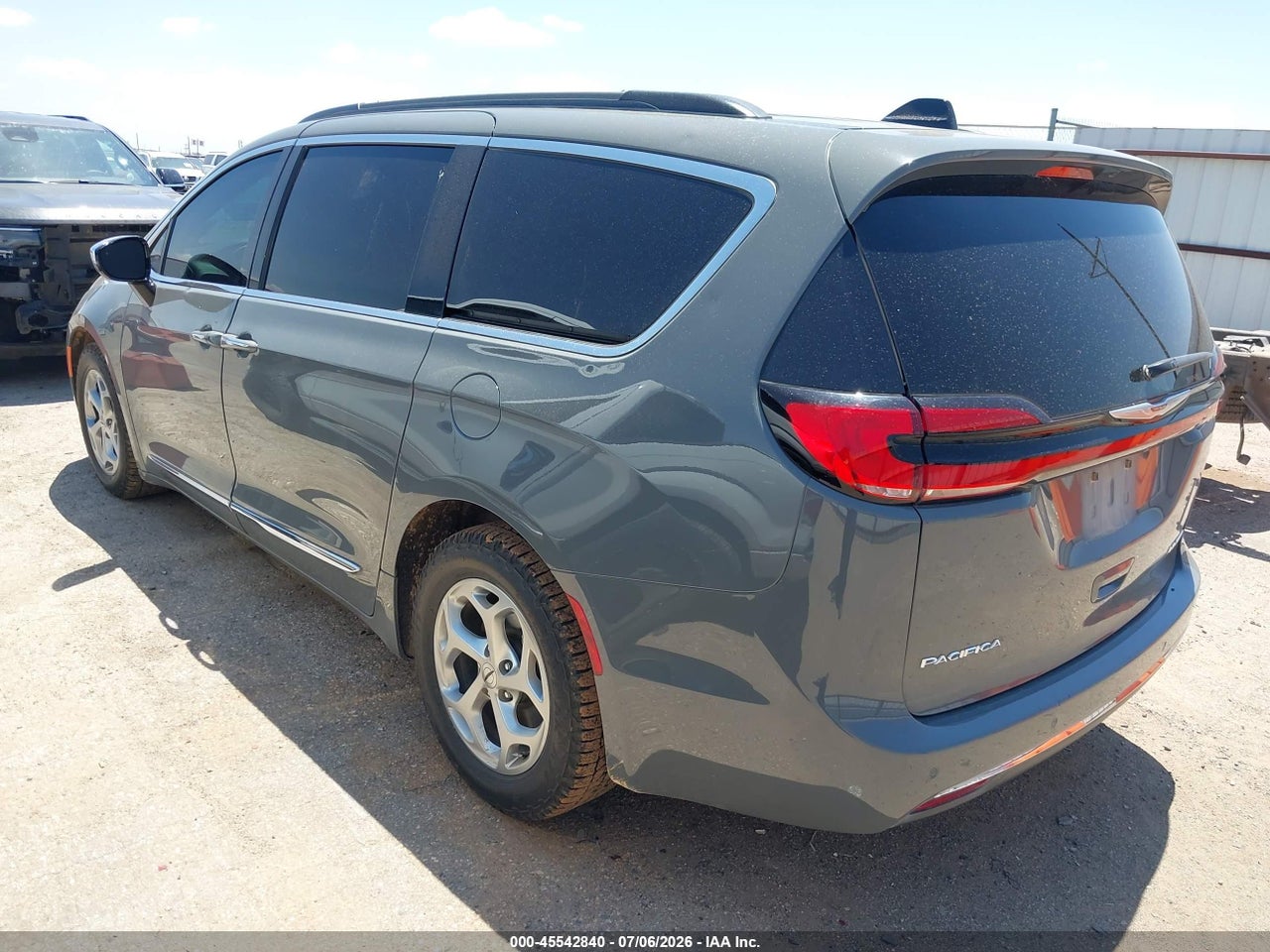 2023 CHRYSLER PACIFICA LIMITED · 3/11