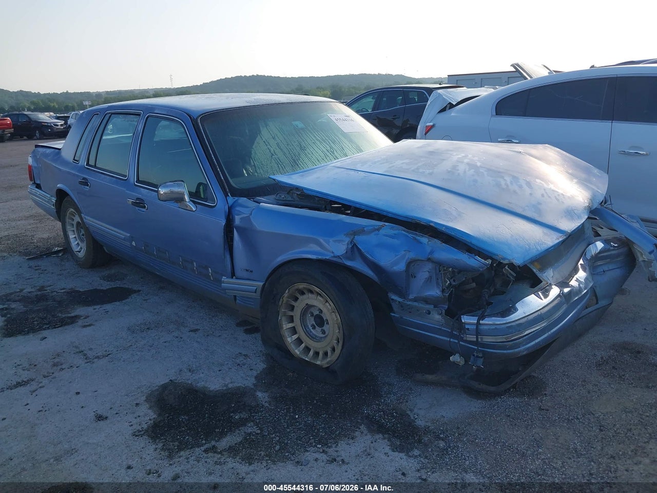 1LNLM81W8RY****** · 1994 LINCOLN TOWN CAR EXECUTIVE