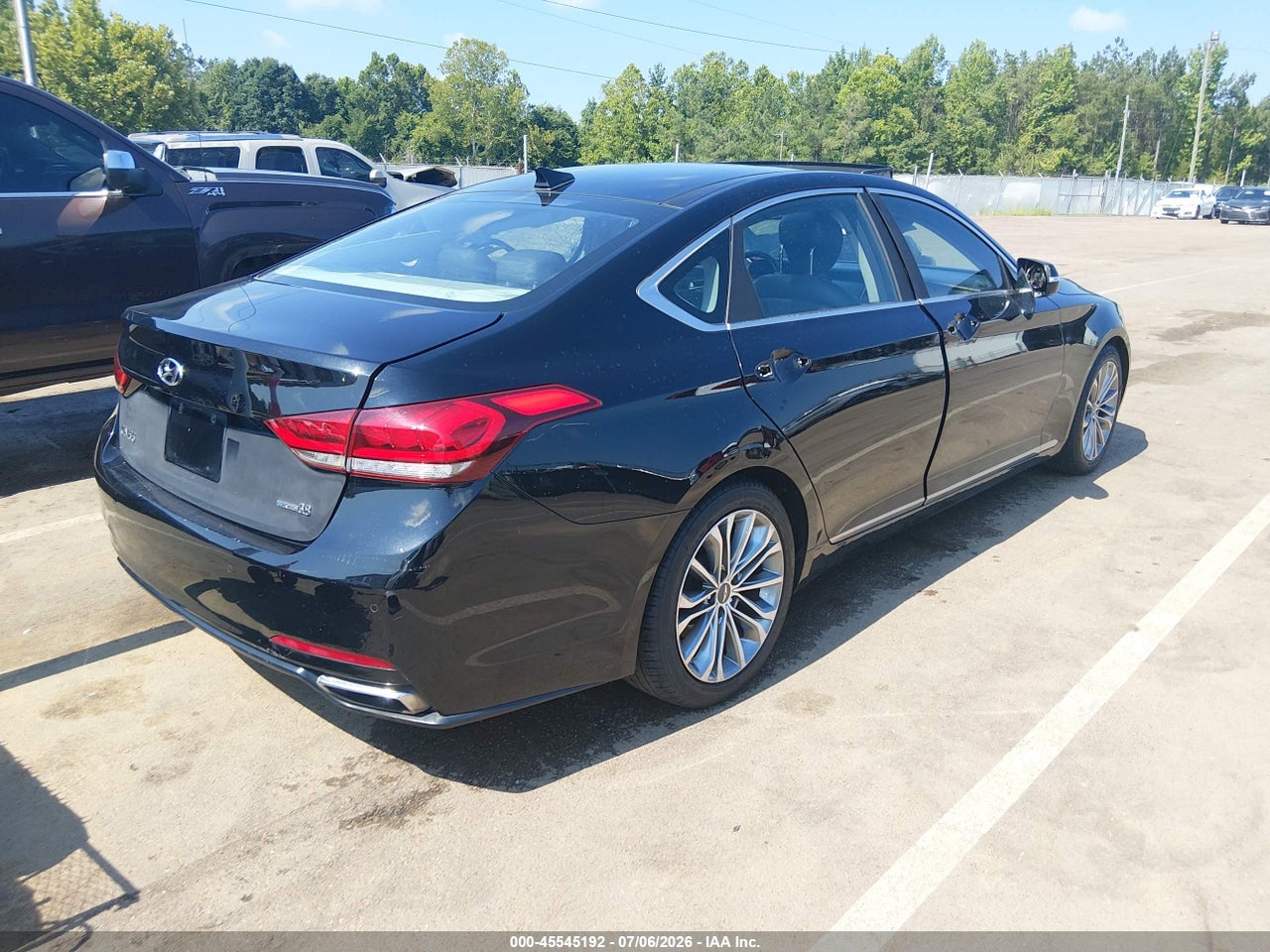2015 HYUNDAI GENESIS 3.8 · 4/10