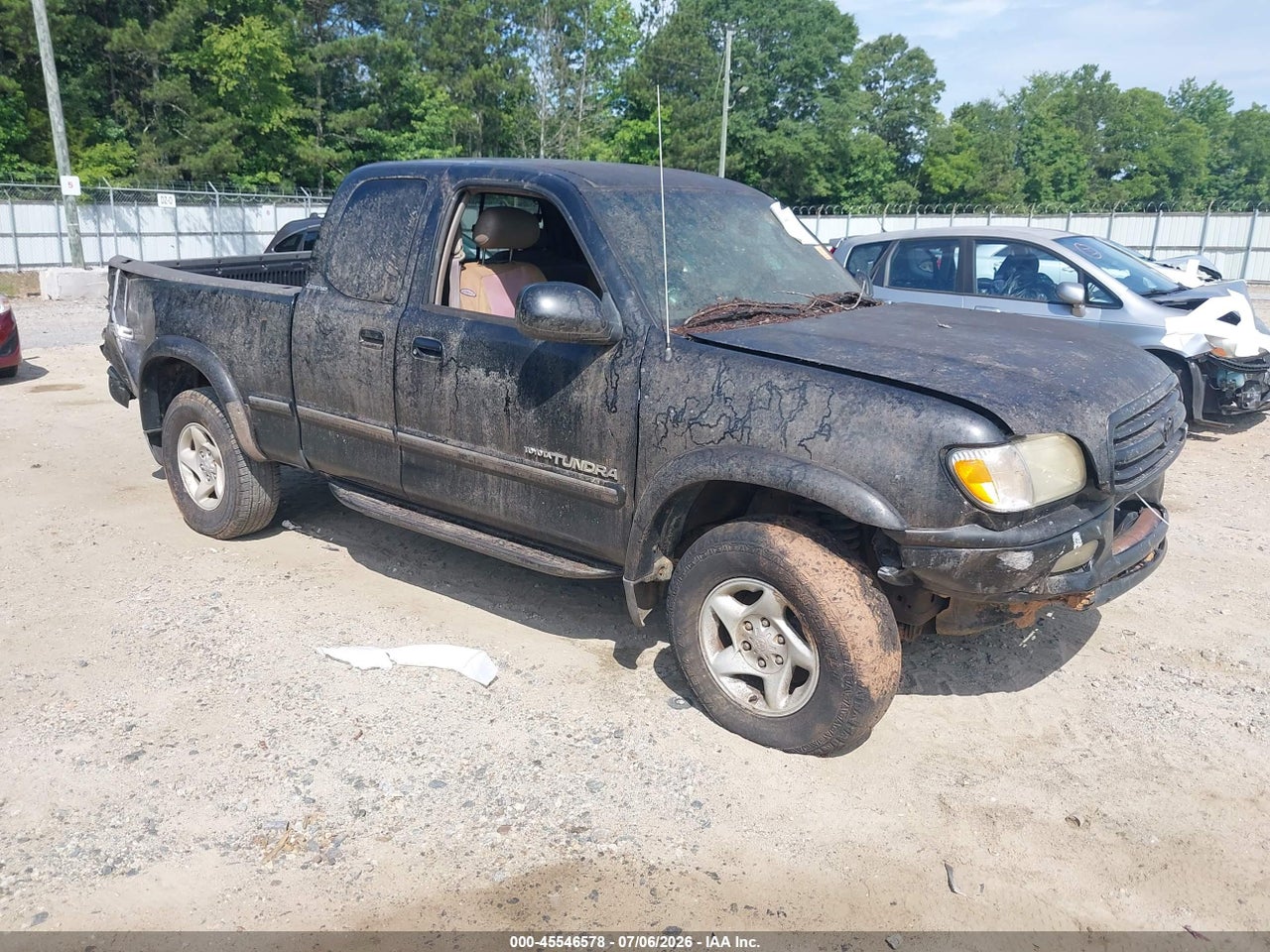 5TBBT48111S****** · 2001 TOYOTA TUNDRA LTD V8