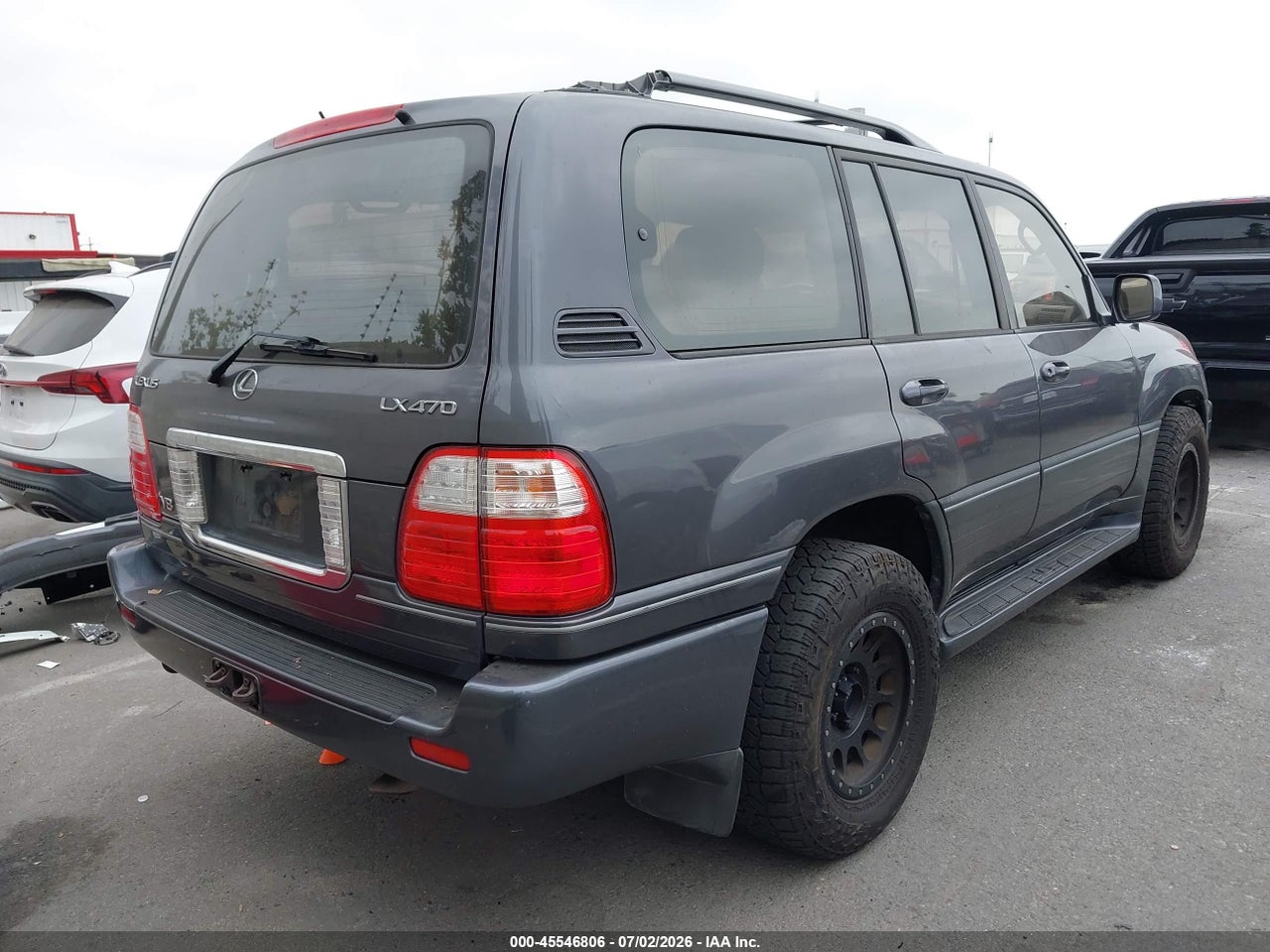 2003 LEXUS LX 470   · 4/11