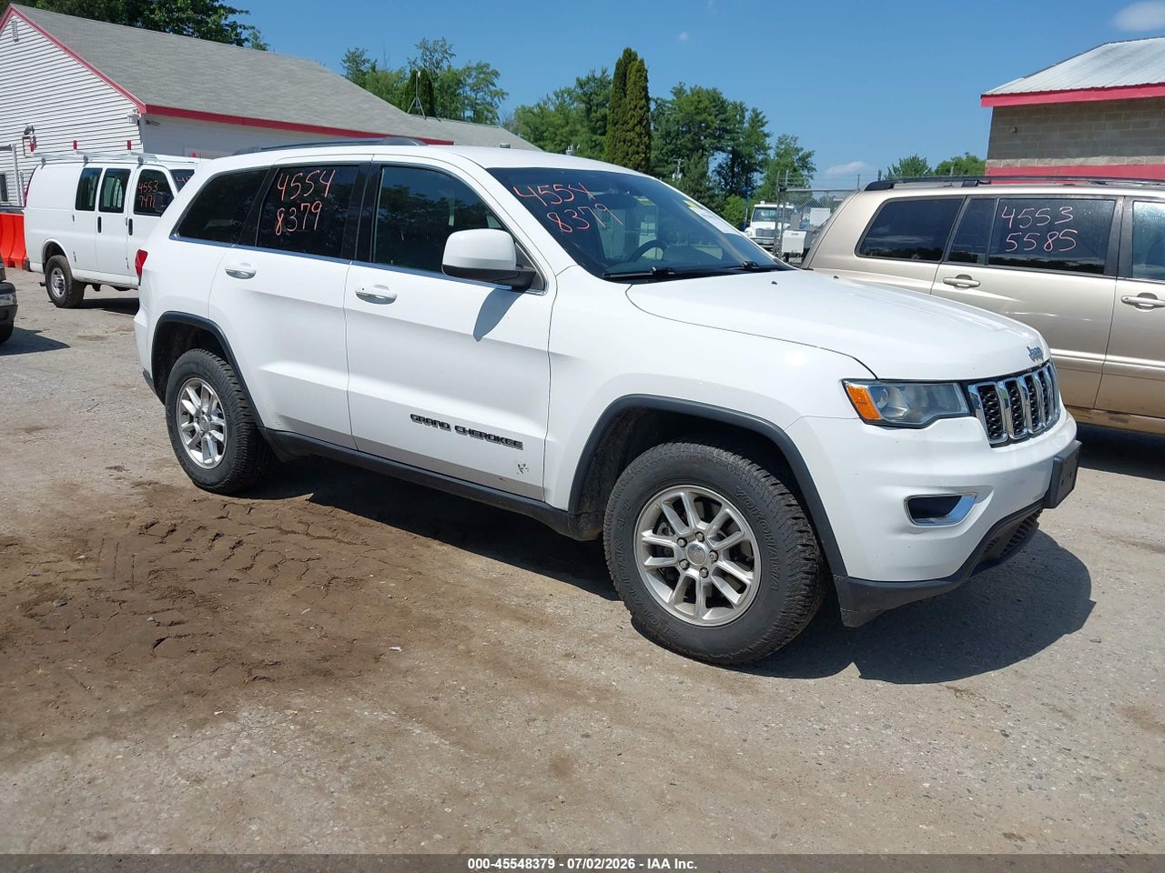 1C4RJFAG9JC****** · 2018 JEEP GRAND CHEROKEE LAREDO E 4X4