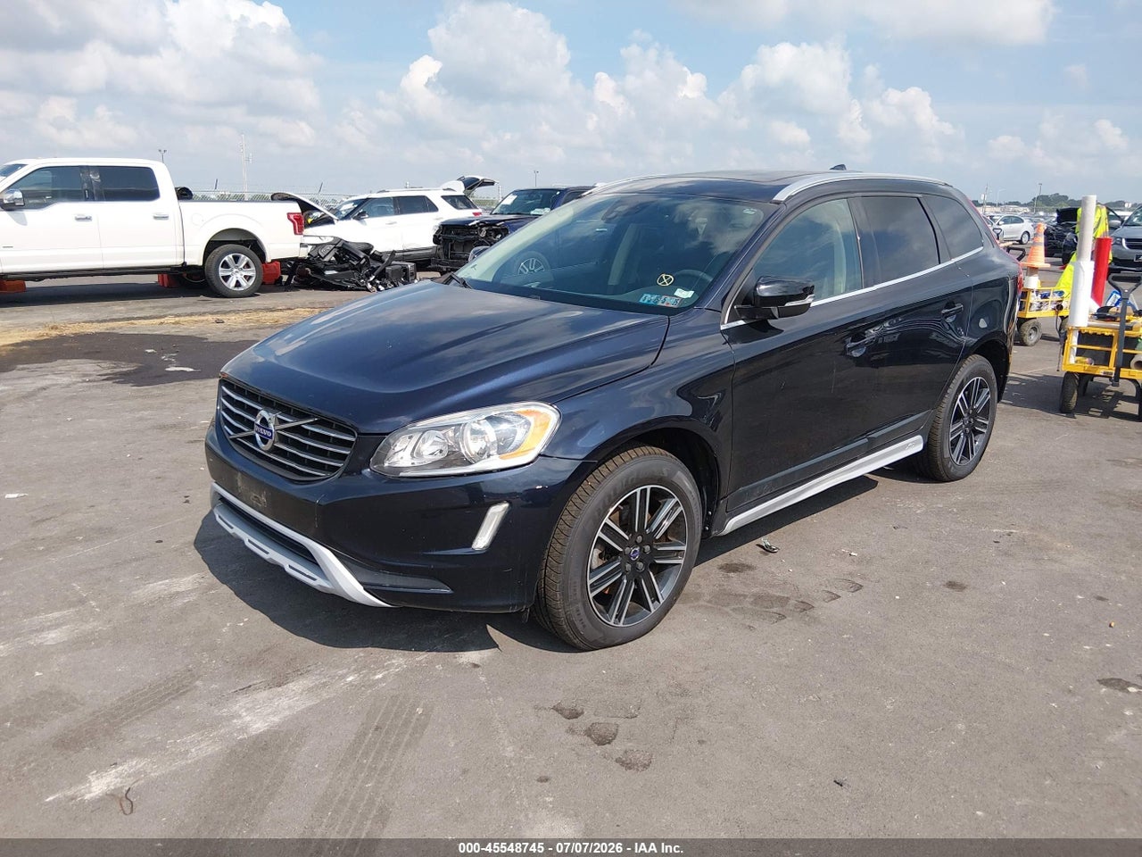 2017 VOLVO XC60 T5 DYNAMIC · 2/11