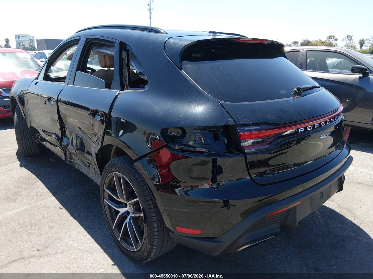 2025 PORSCHE MACAN T · 3/11
