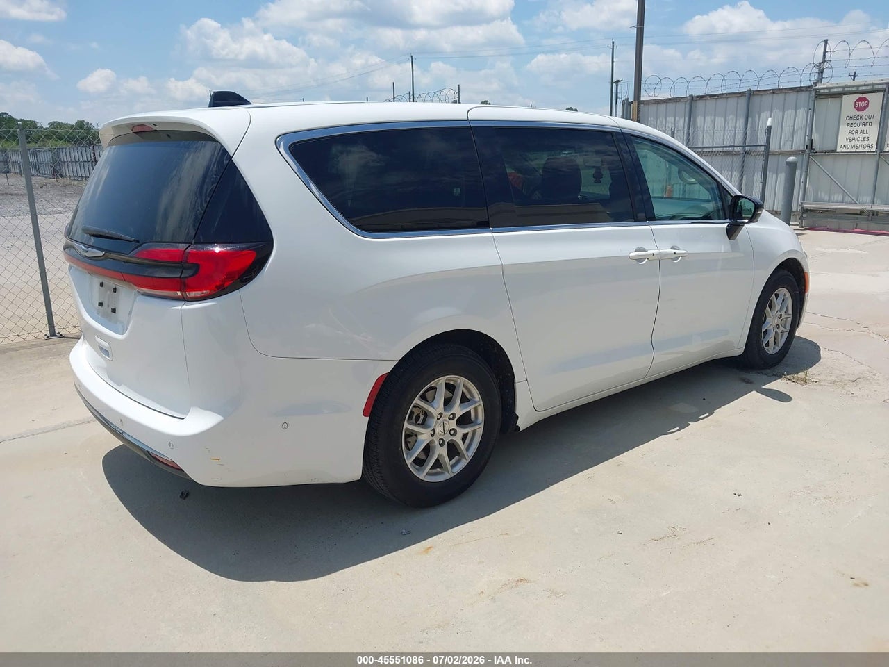 2024 CHRYSLER PACIFICA TOURING L · 4/11