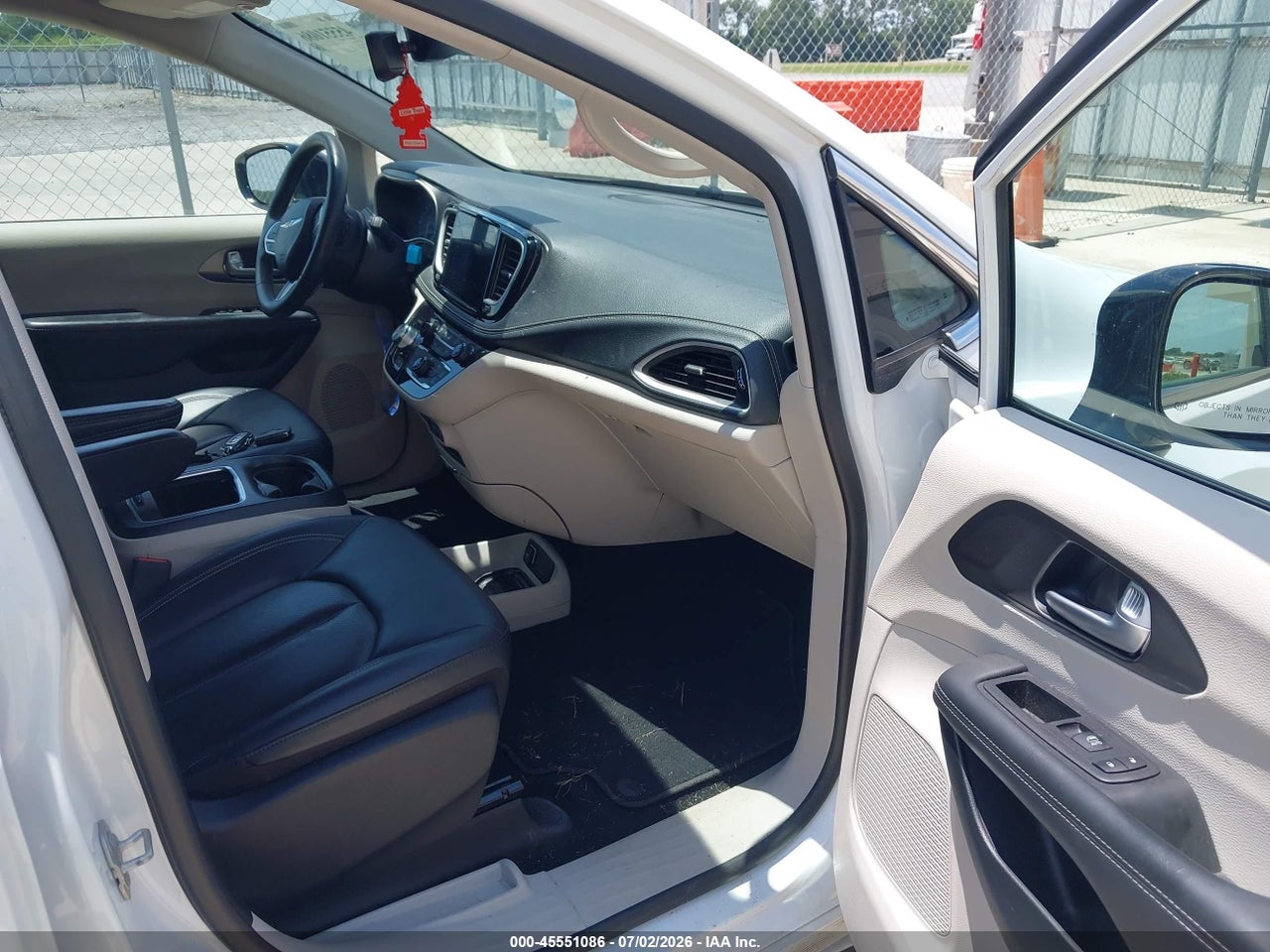 2024 CHRYSLER PACIFICA TOURING L · 5/11