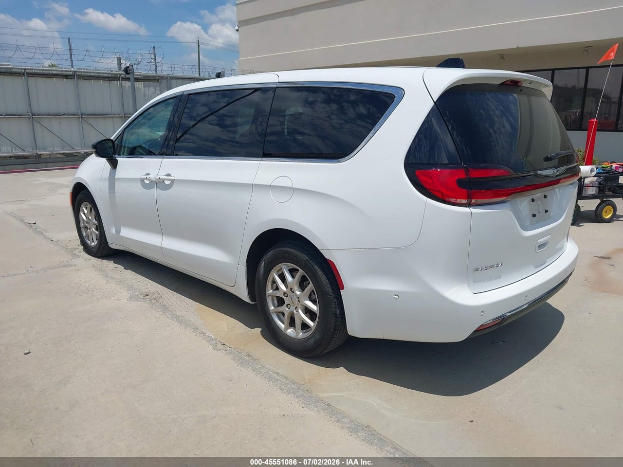 2024 CHRYSLER PACIFICA TOURING L · 3/11