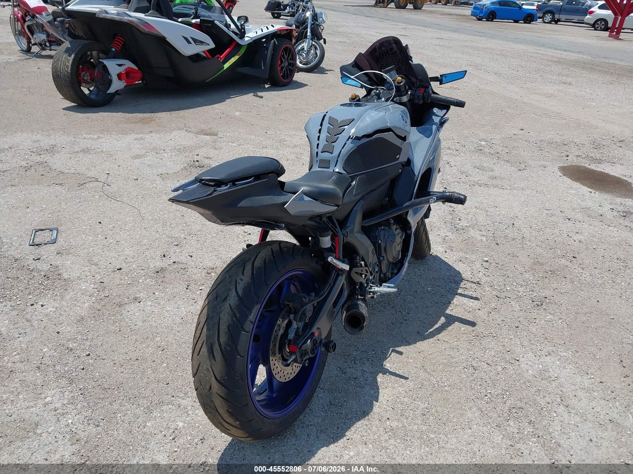 2022 YAMAHA YZFR7 · 4/9