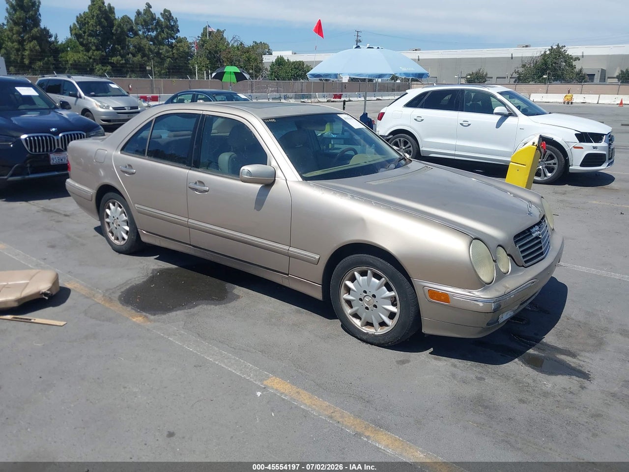 WDBJF65J81B****** · 2001 MERCEDES-BENZ E 320