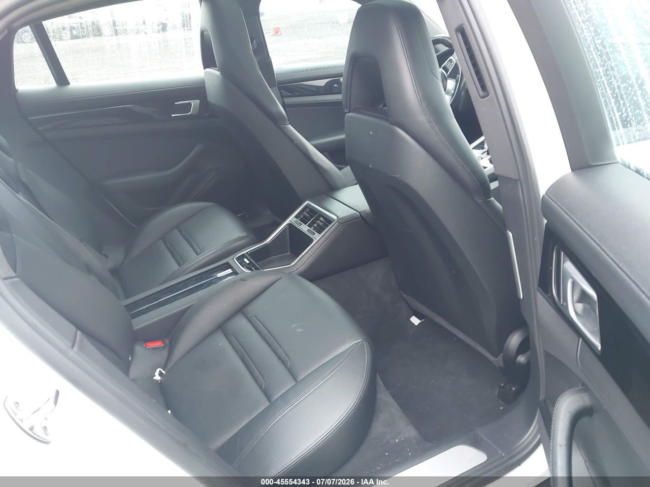 WP0AA2A75JL****** · 2018 PORSCHE PANAMERA 4 · 8/11