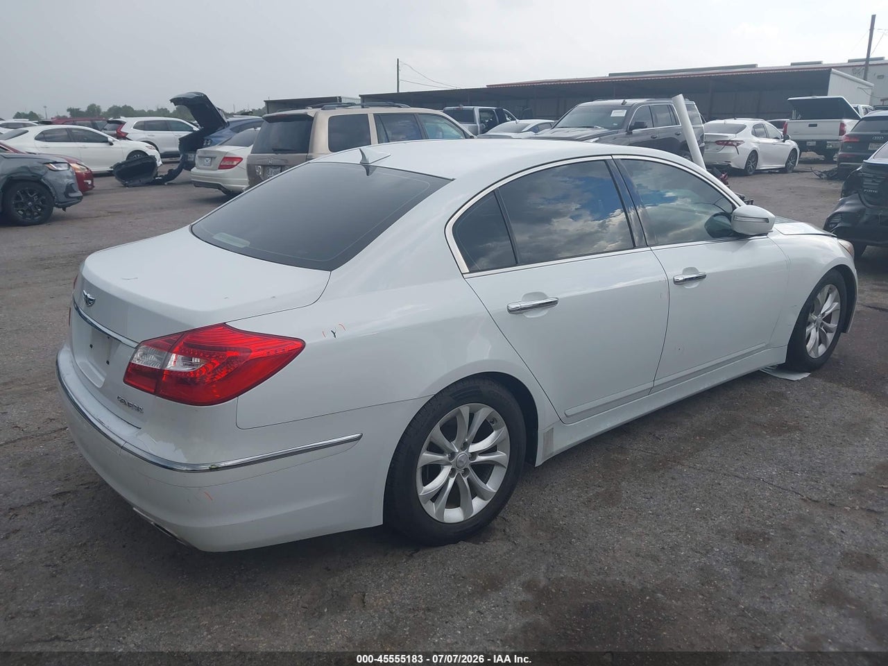 2013 HYUNDAI GENESIS 3.8 · 4/11