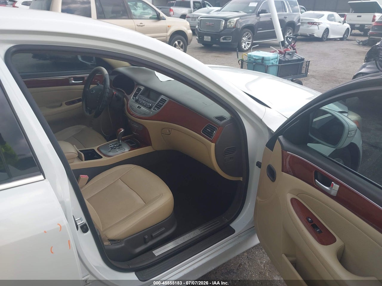 2013 HYUNDAI GENESIS 3.8 · 5/11
