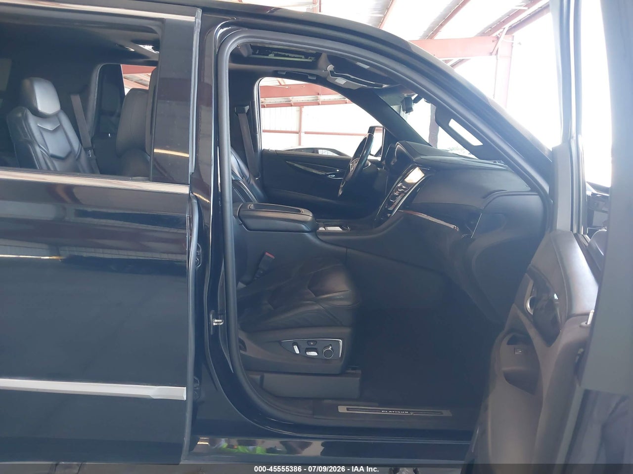 2017 CADILLAC ESCALADE PLATINUM · 5/11