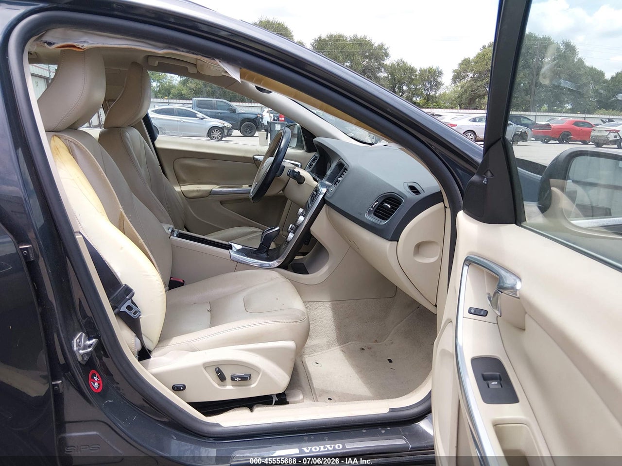 YV140MEK1F1****** · 2015 VOLVO V60 T5 PREMIER · 5/11
