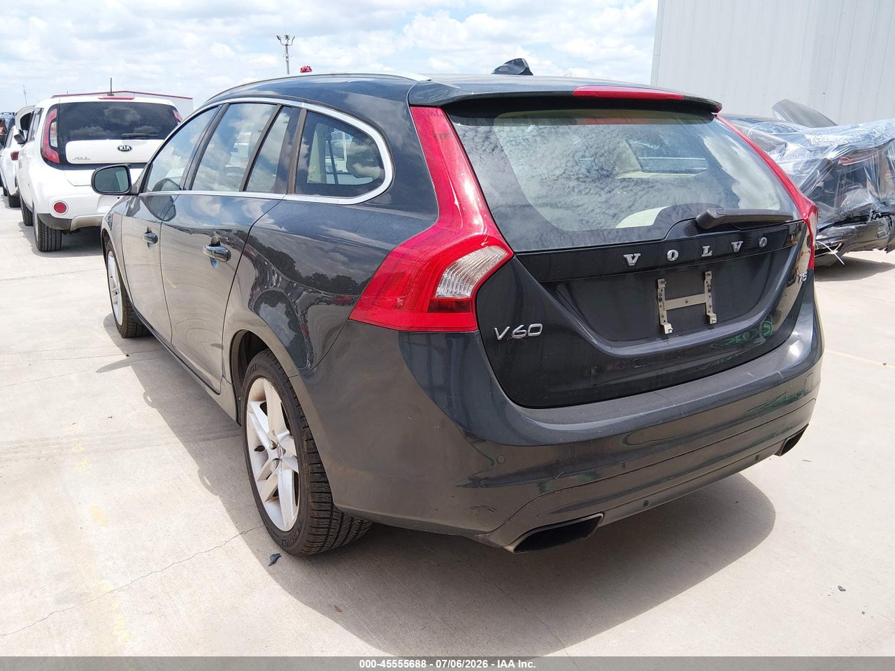 YV140MEK1F1****** · 2015 VOLVO V60 T5 PREMIER · 3/11