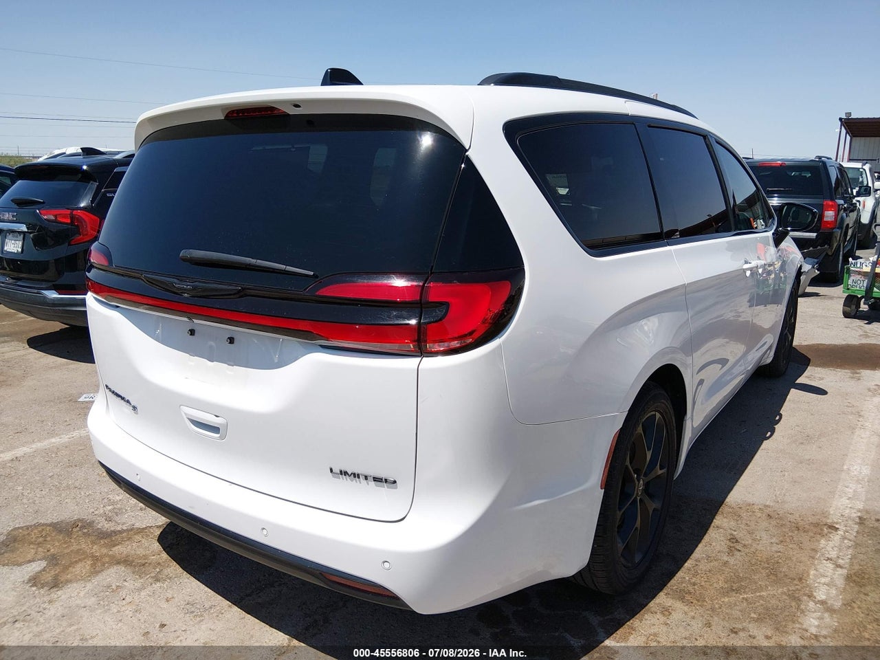 2025 CHRYSLER PACIFICA LIMITED · 4/11