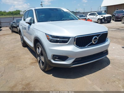 2020 VOLVO XC40 T5 MOMENTUM