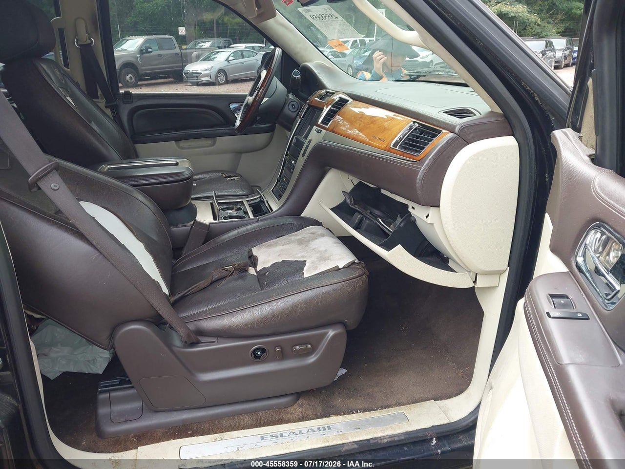 2011 CADILLAC ESCALADE ESV PLATINUM EDITION · 5/10