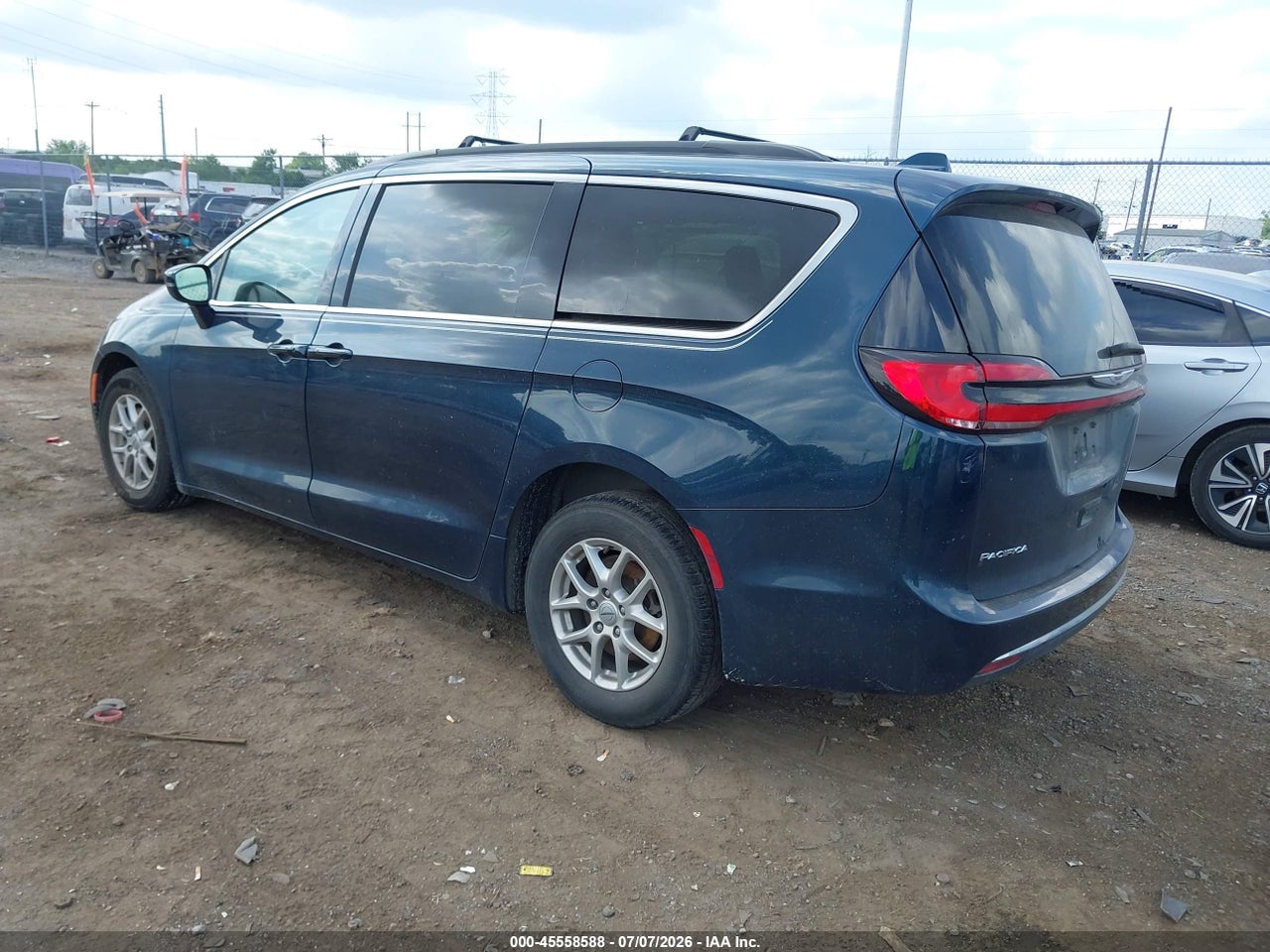 2C4RC1BG5NR****** · 2022 CHRYSLER PACIFICA TOURING L · 3/11