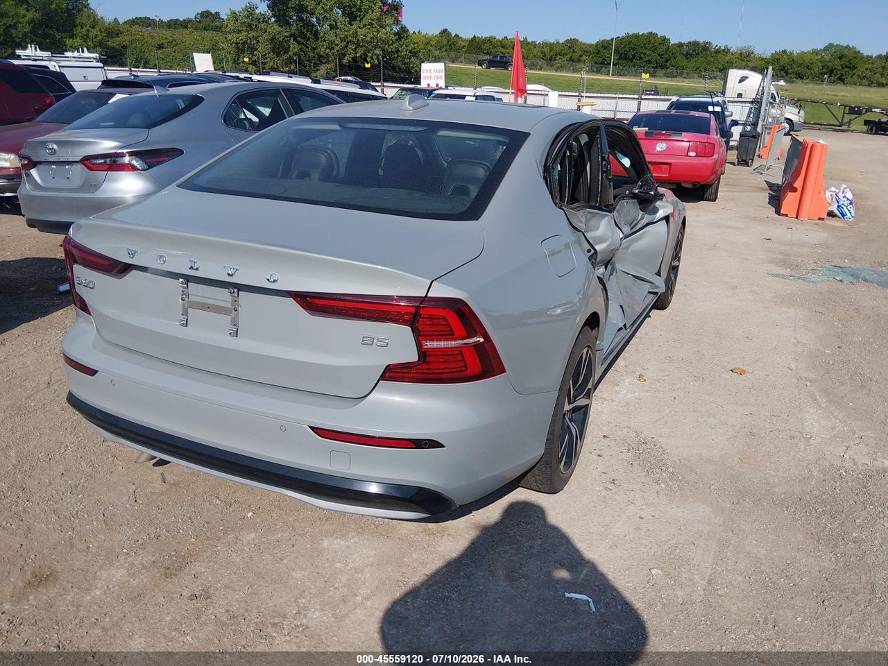 2024 VOLVO S60 B5 CORE DARK THEME · 4/11