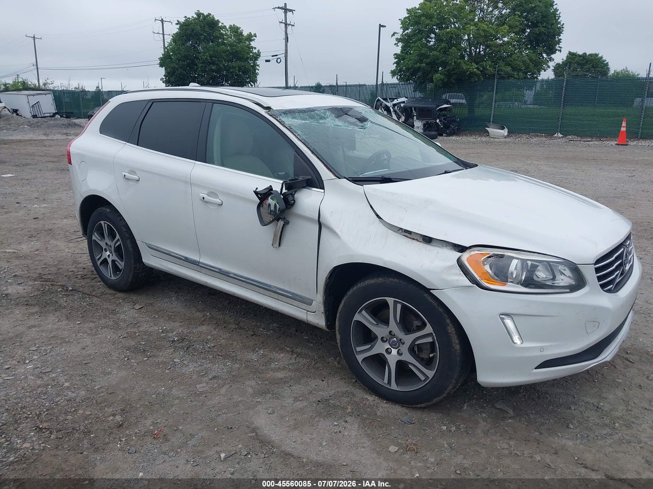 YV4902RD0F2****** · 2015 VOLVO XC60 T6 PLATINUM