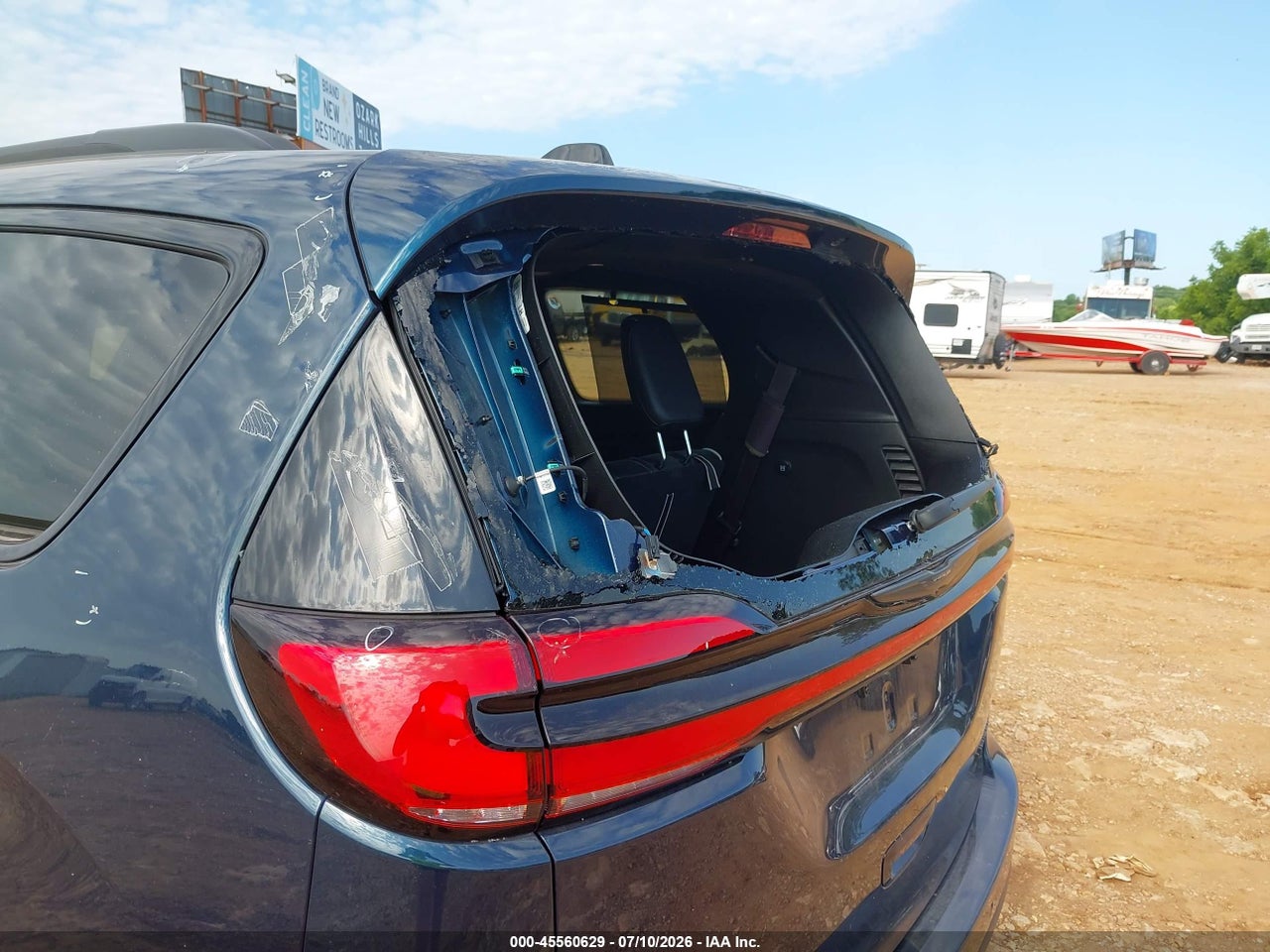2025 CHRYSLER PACIFICA LIMITED · 6/11