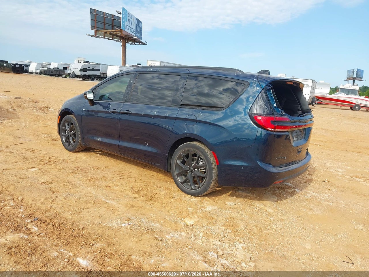 2025 CHRYSLER PACIFICA LIMITED · 3/11