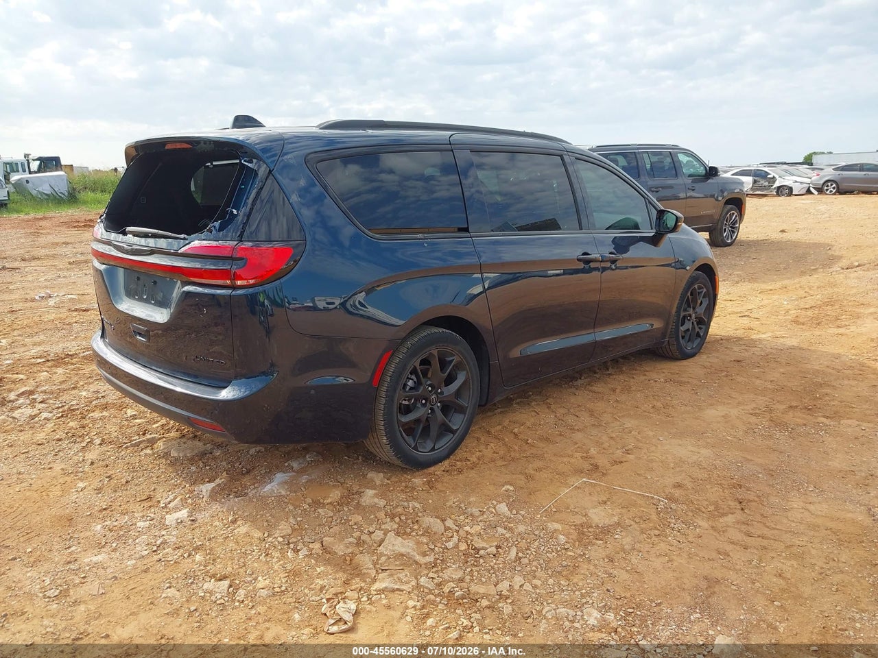 2025 CHRYSLER PACIFICA LIMITED · 4/11
