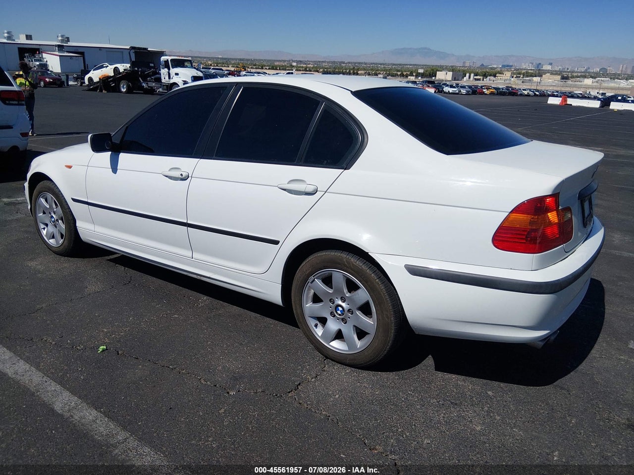 2005 BMW 325XI   · 3/11