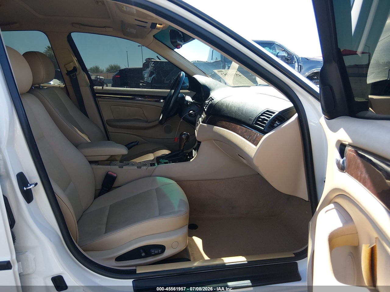 2005 BMW 325XI   · 5/11