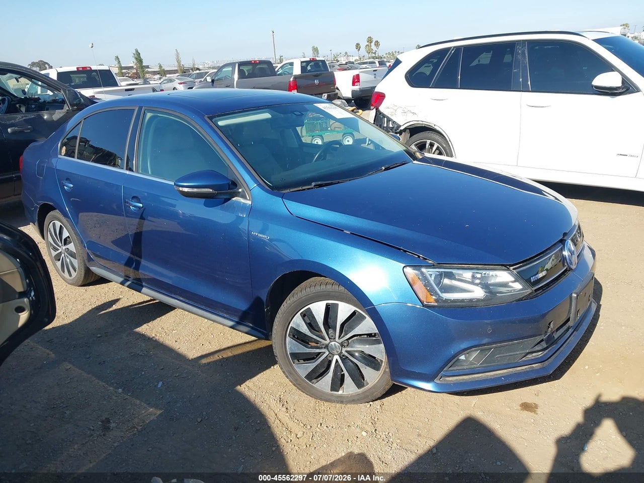 3VW637AJ6GM****** · 2016 VOLKSWAGEN JETTA HYBRID SEL PREMIUM