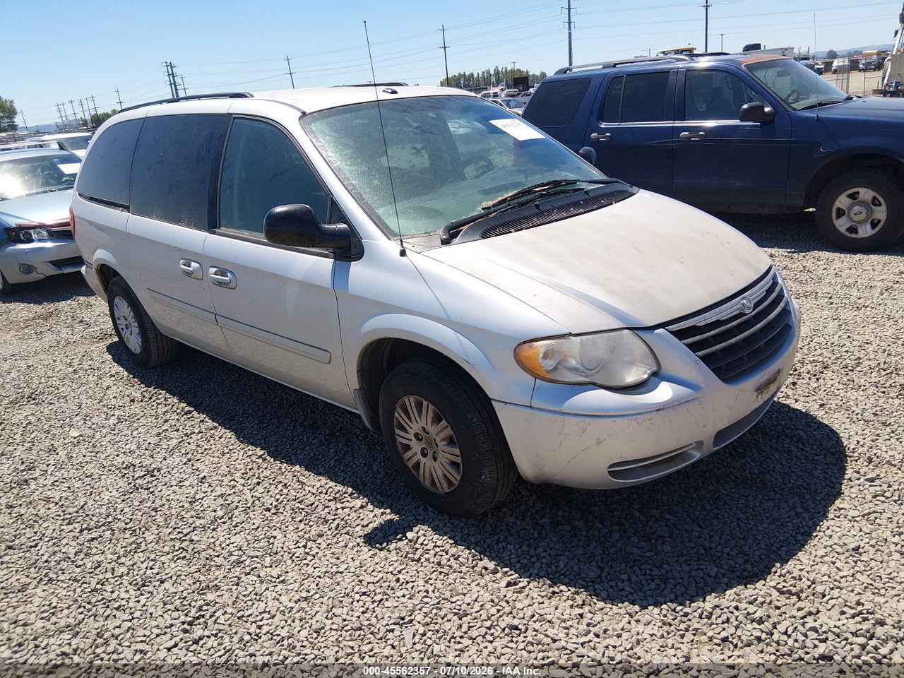1A4GP44R86B****** · 2006 CHRYSLER TOWN &amp; COUNTRY LX