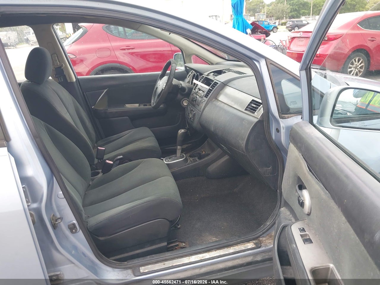 2011 NISSAN VERSA 1.8S · 5/11
