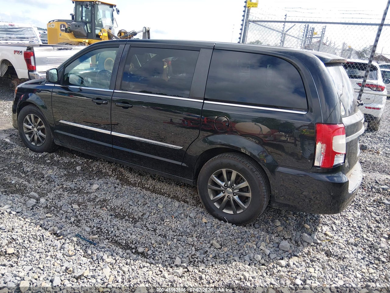 2015 CHRYSLER TOWN &amp; COUNTRY S · 3/11