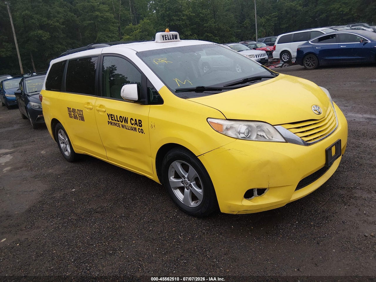 5TDKZ3DC7HS****** · 2017 TOYOTA SIENNA LE 8 PASSENGER