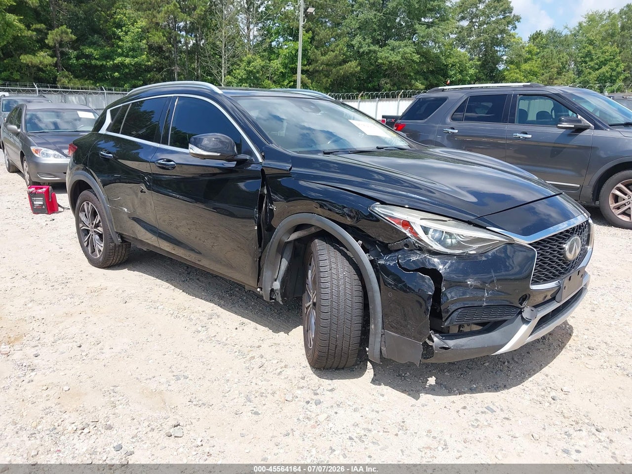 SJKCH5CRXHA****** · 2017 INFINITI QX30 PREMIUM