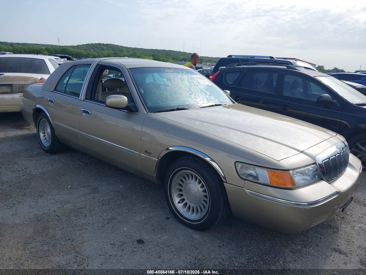 2MEFM75W2YX****** · 2000 MERCURY GRAND MARQUIS LS