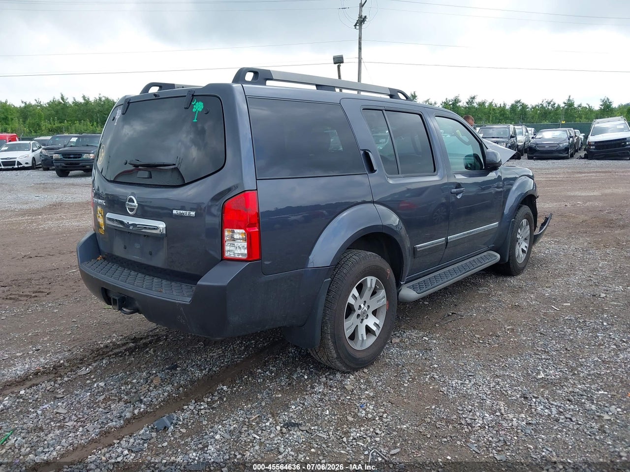 2011 NISSAN PATHFINDER SILVER · 4/11