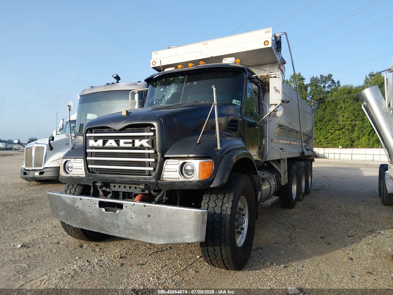 1M2AG11C15M****** · 2005 MACK 700 CV700