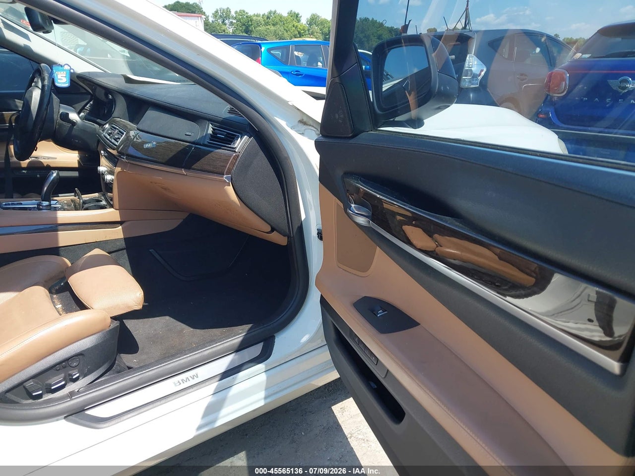 2012 BMW 750LI   · 5/11
