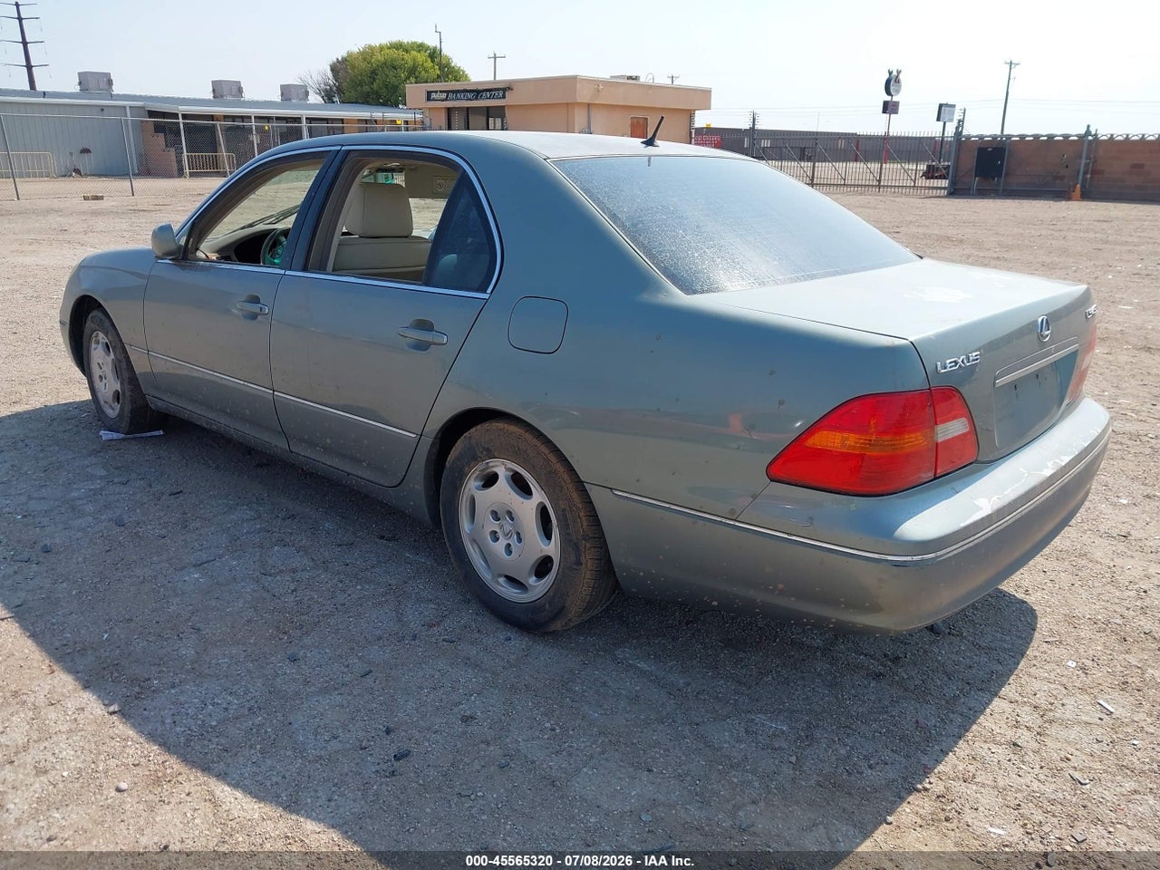 2001 LEXUS LS 430   · 3/10