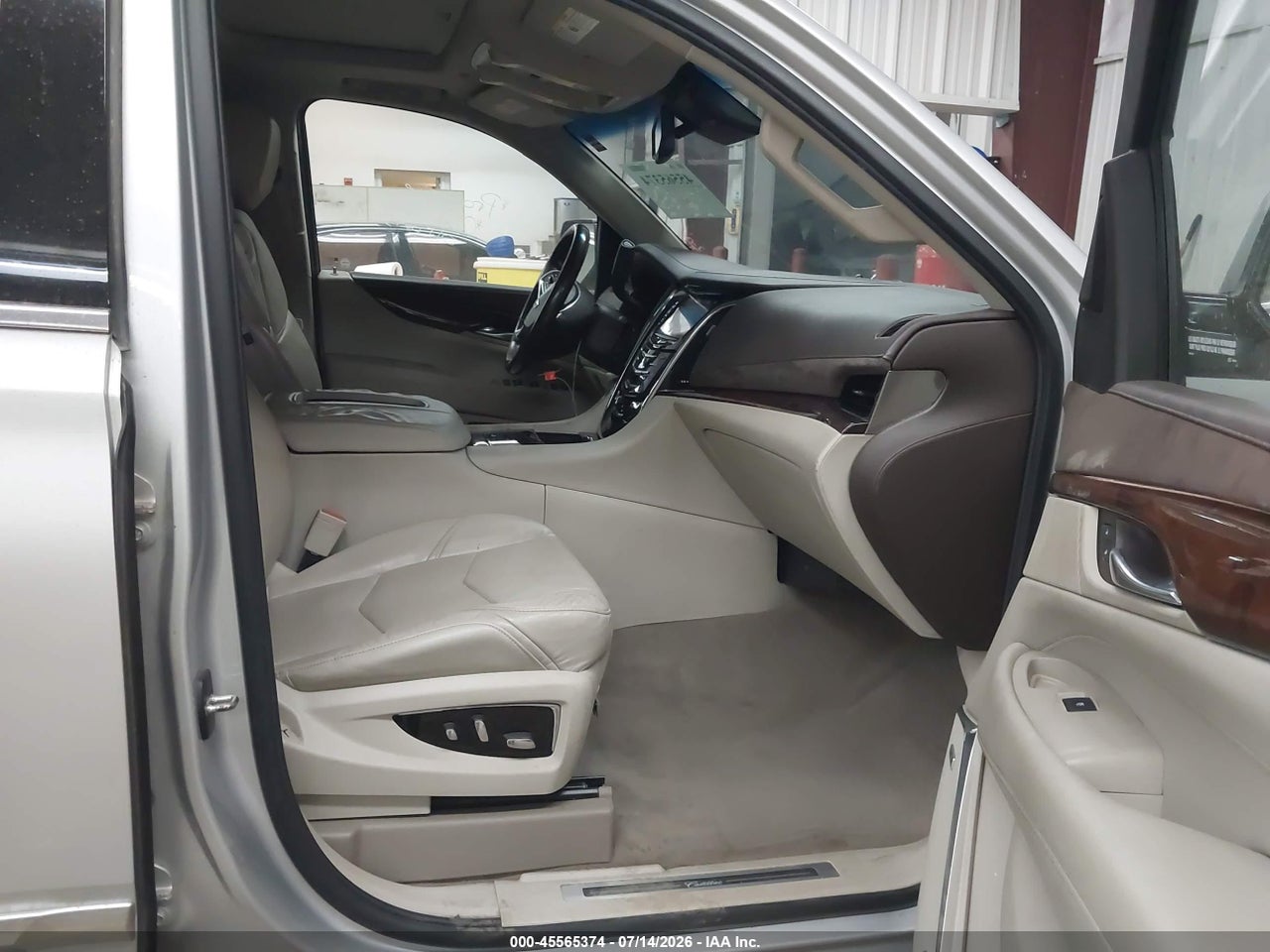 2015 CADILLAC ESCALADE ESV PREMIUM · 5/11