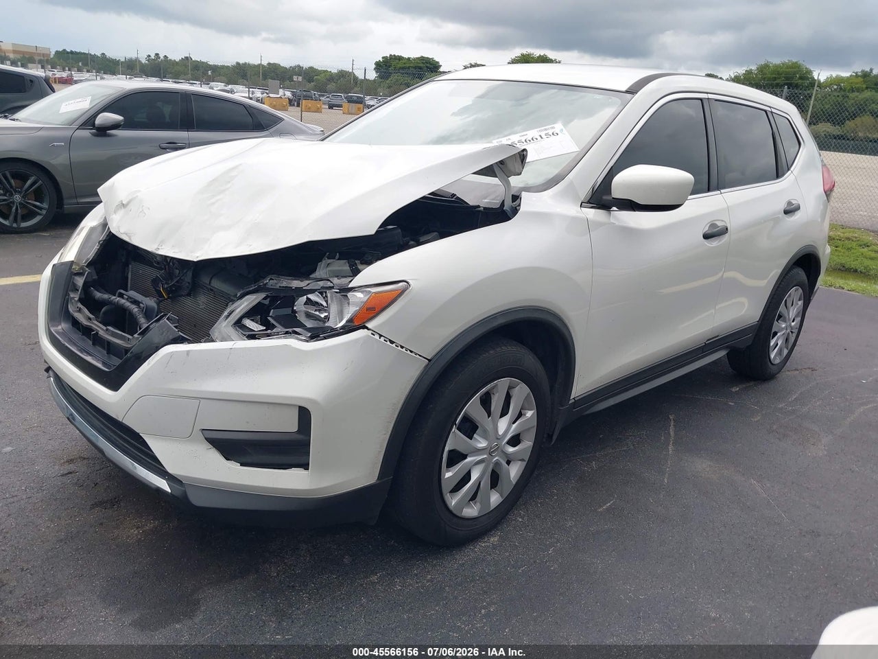 2017 NISSAN ROGUE S · 2/11