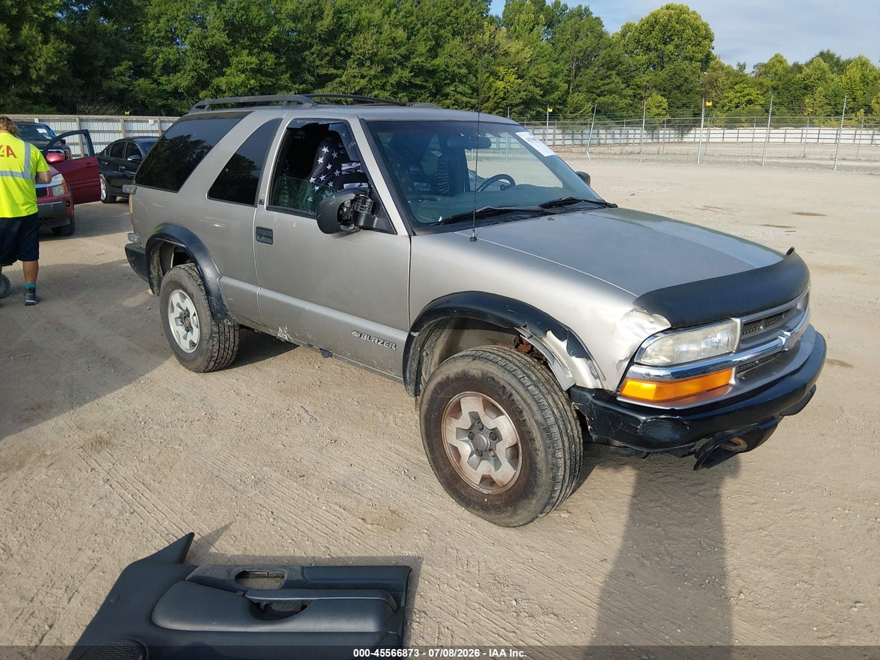 1GNCT18W8YK****** · 2000 CHEVROLET BLAZER LS