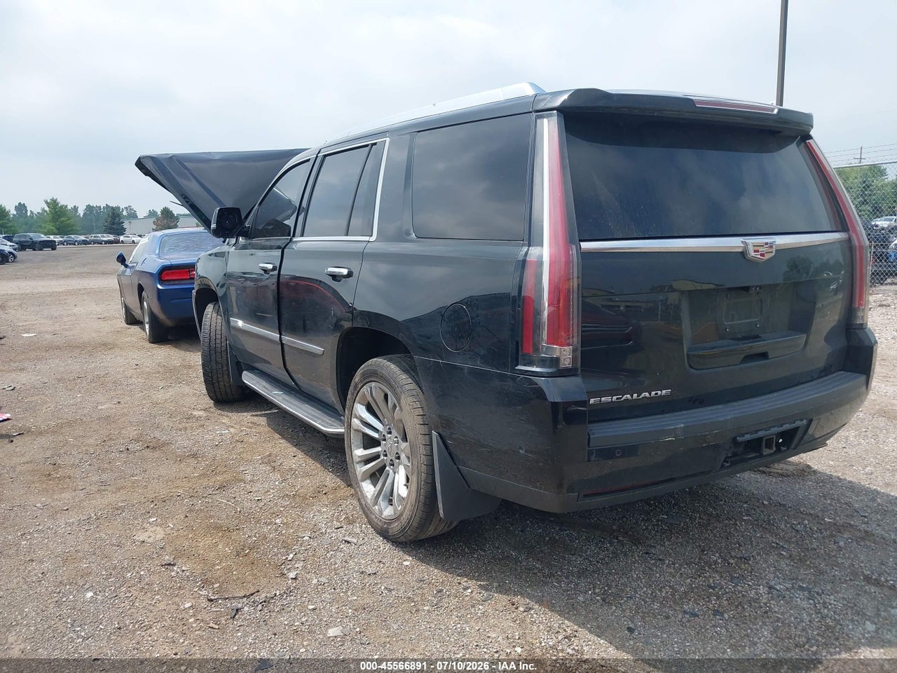 2017 CADILLAC ESCALADE LUXURY · 3/10
