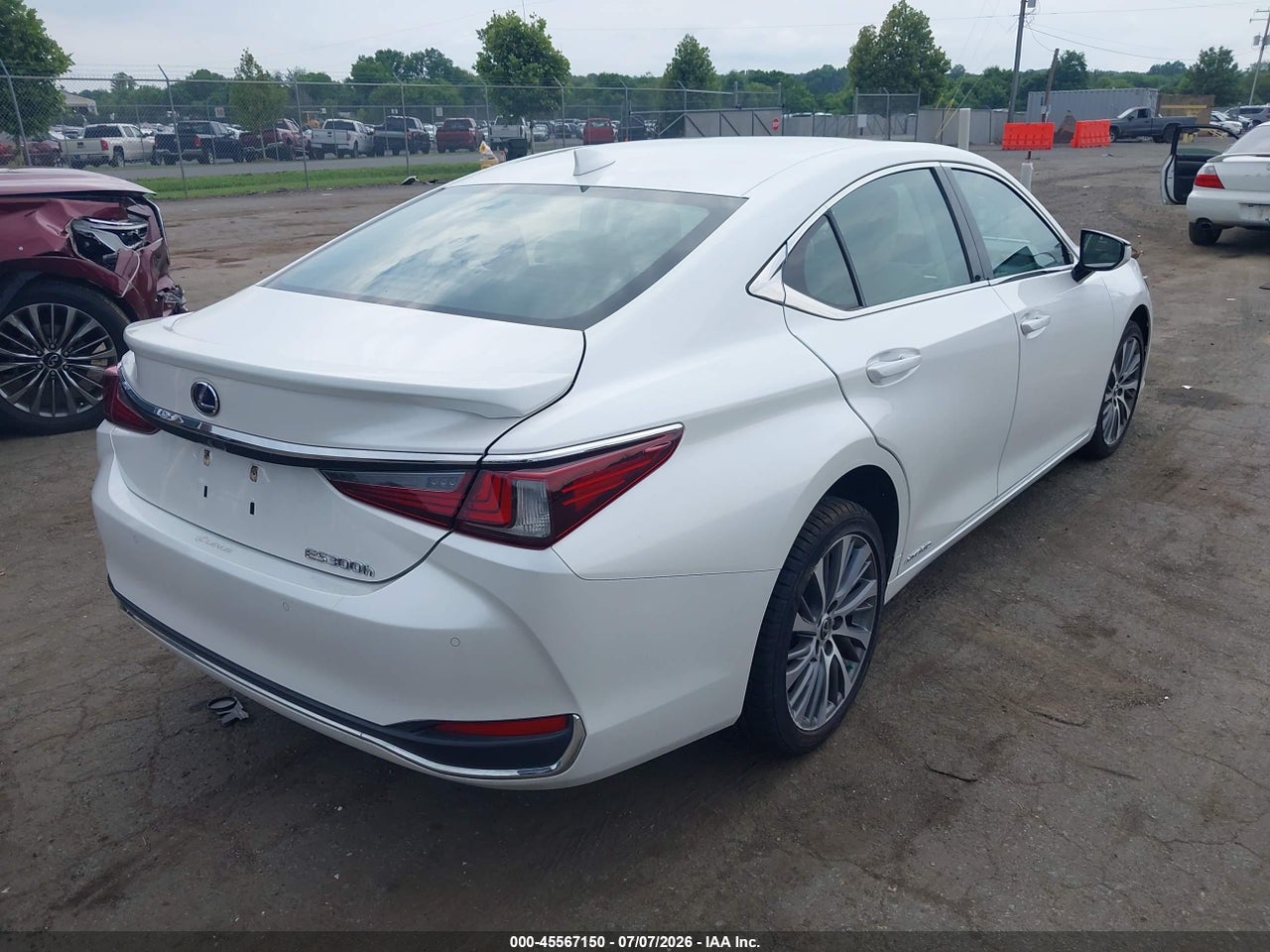 2021 LEXUS ES 300H   · 4/11