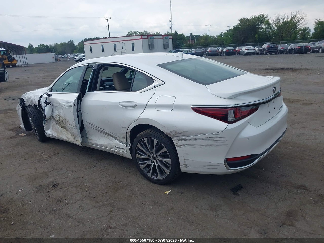 2021 LEXUS ES 300H   · 3/11
